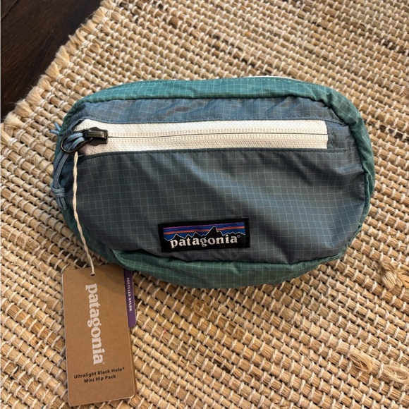 Patagonia Ultralight Black Hole Mini Hip Pack NWT - Picture 4 of 5